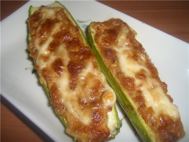 Кабачки з цибулею і сиром