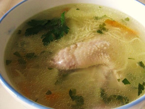Суп з локшиною і куркою