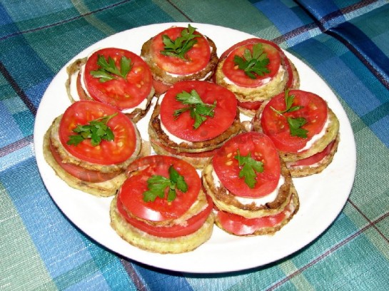 Кабачки цукіні з помідорами