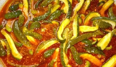 Соус з томатом, гірчицею і солоними огірочками